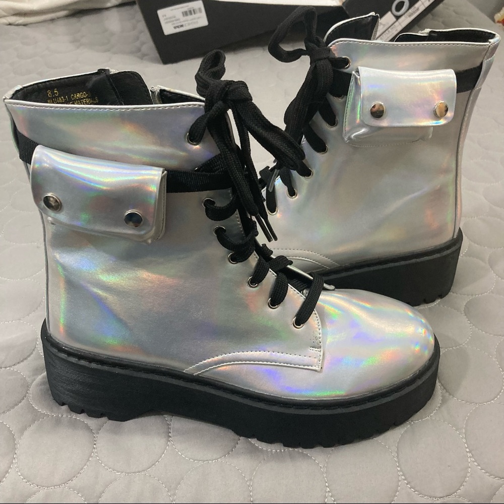 New in box holographic platform boots booties size 8.5 womens fashion nova